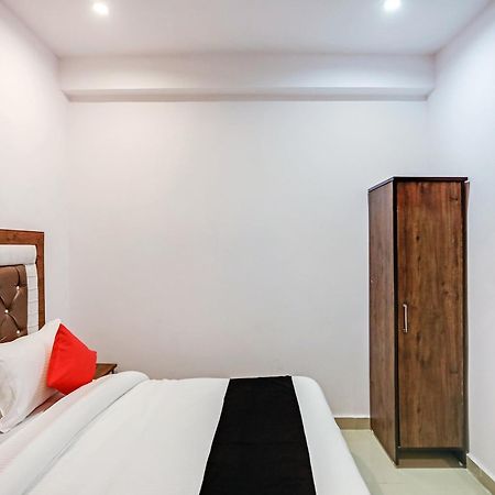 Hotel Capital O 76792 Golden Stone Ghaziabad Exterior foto