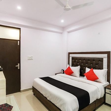 Hotel Capital O 76792 Golden Stone Ghaziabad Exterior foto