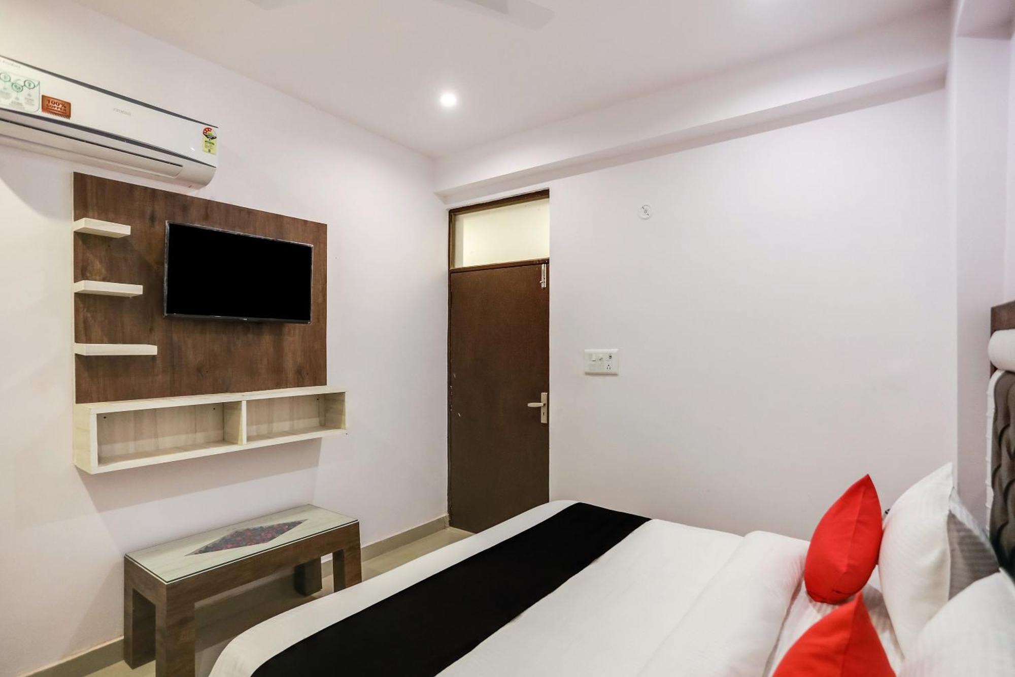 Hotel Capital O 76792 Golden Stone Ghaziabad Exterior foto