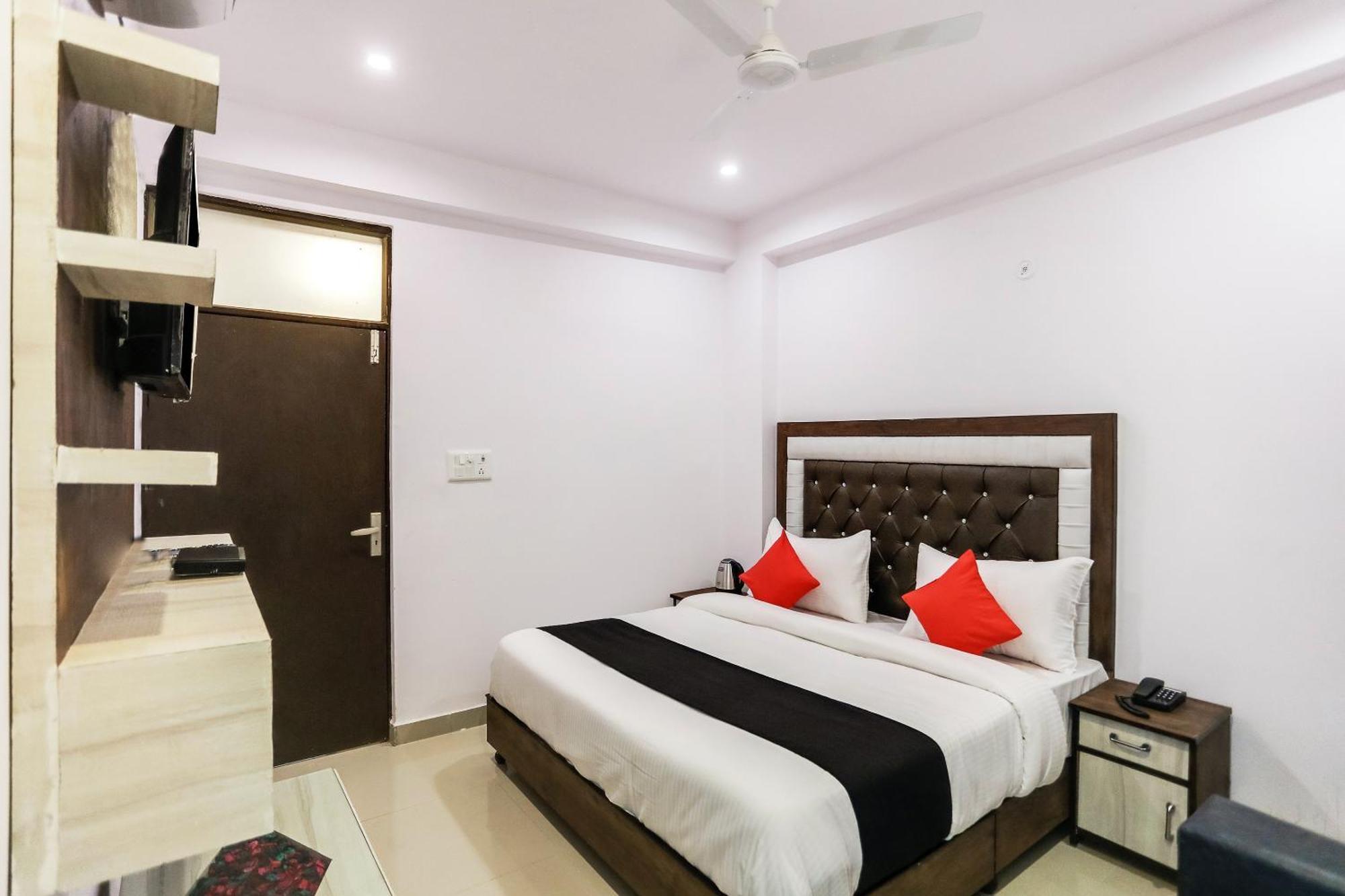 Hotel Capital O 76792 Golden Stone Ghaziabad Exterior foto