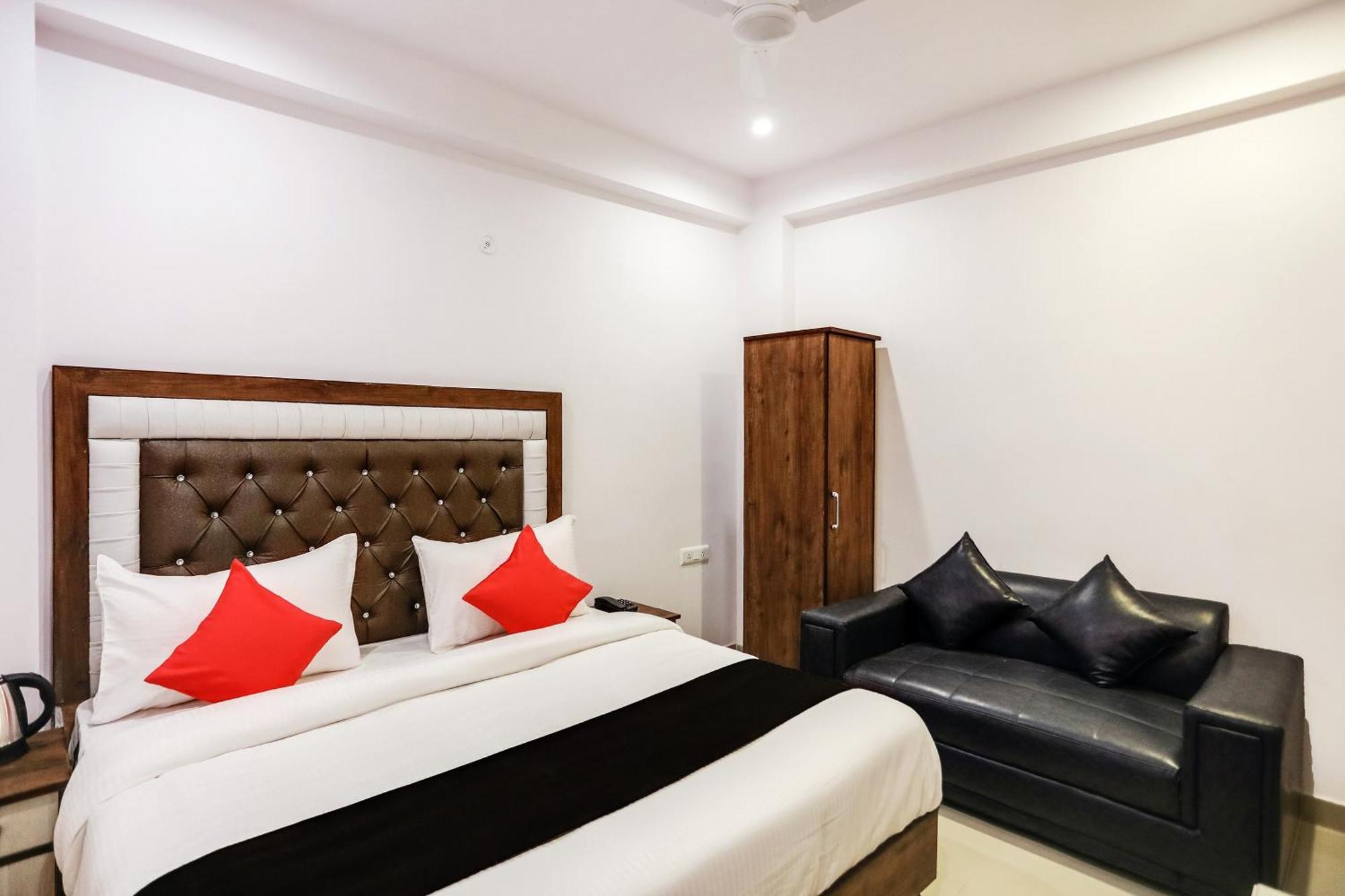Hotel Capital O 76792 Golden Stone Ghaziabad Exterior foto