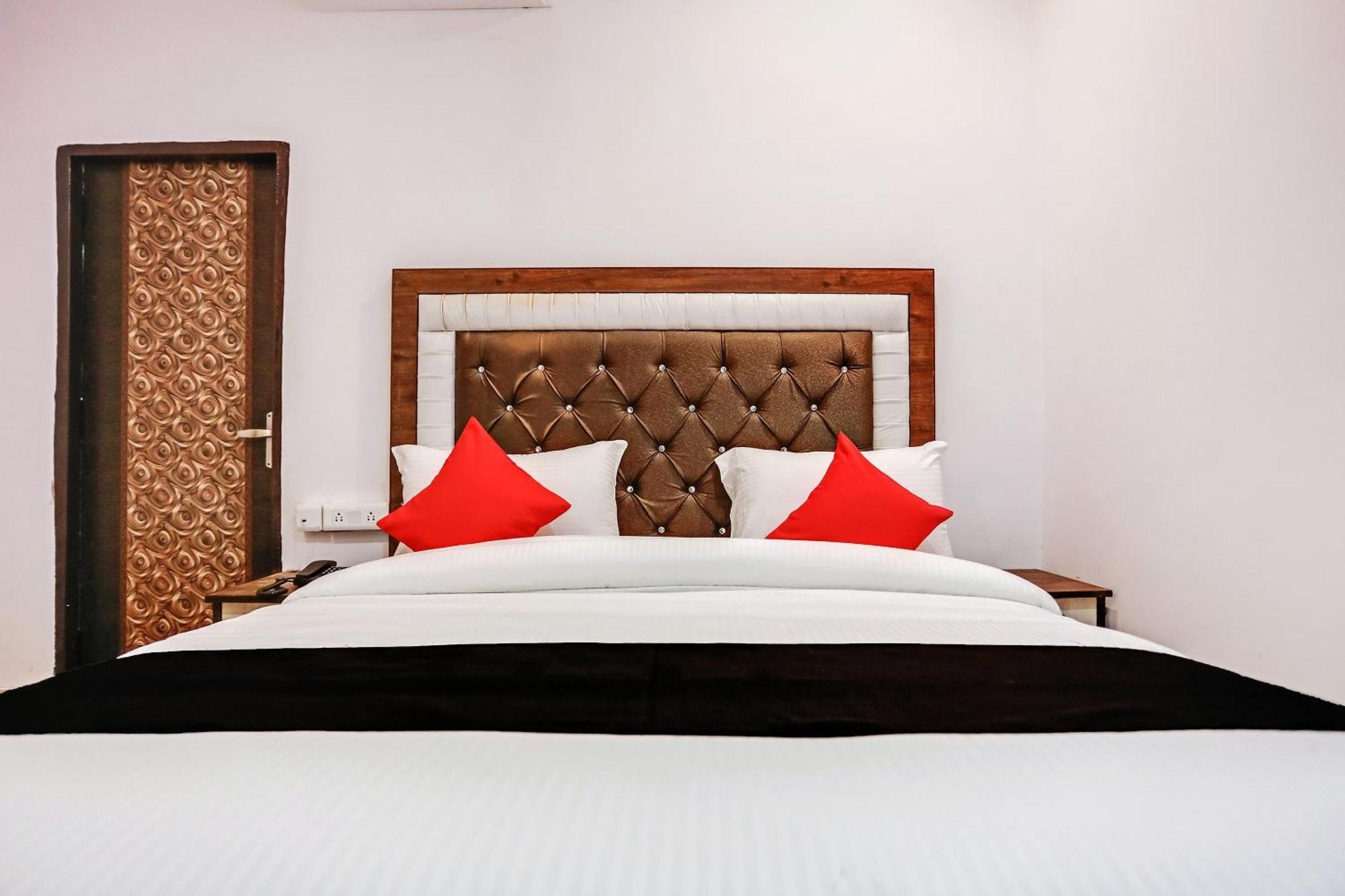 Hotel Capital O 76792 Golden Stone Ghaziabad Exterior foto