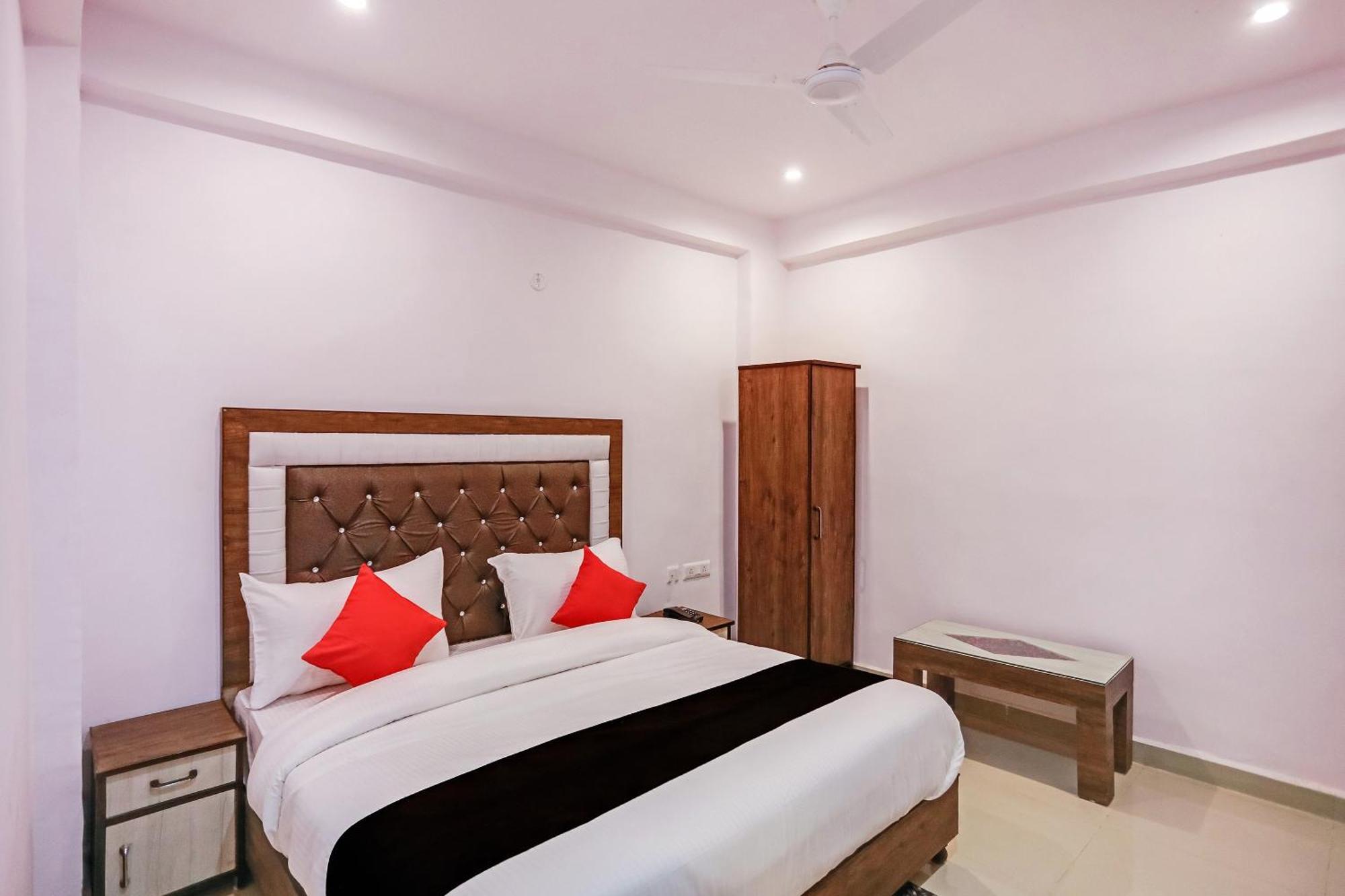 Hotel Capital O 76792 Golden Stone Ghaziabad Exterior foto