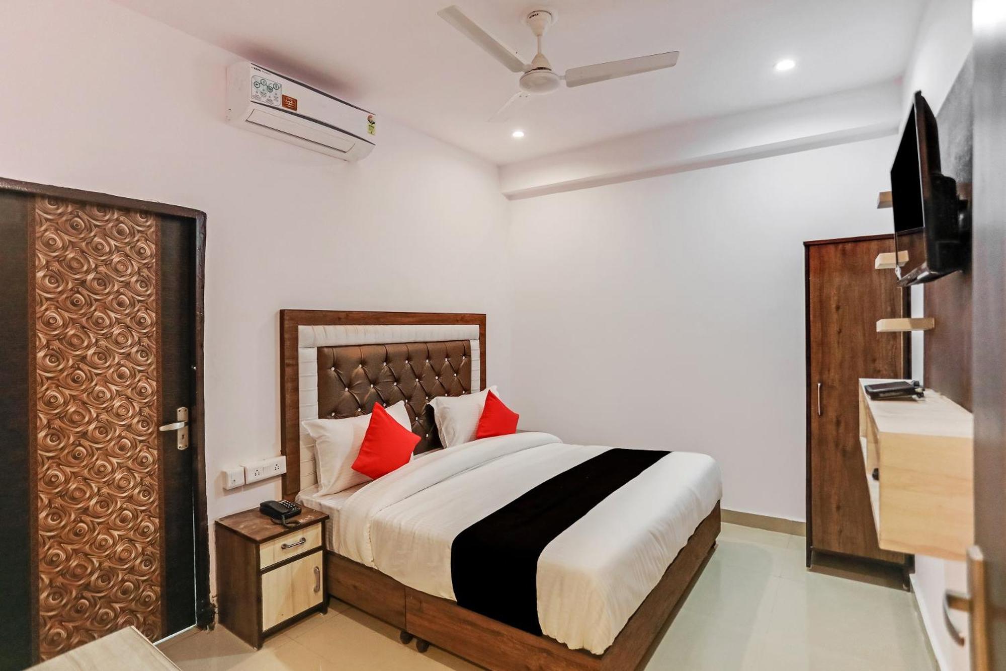 Hotel Capital O 76792 Golden Stone Ghaziabad Exterior foto