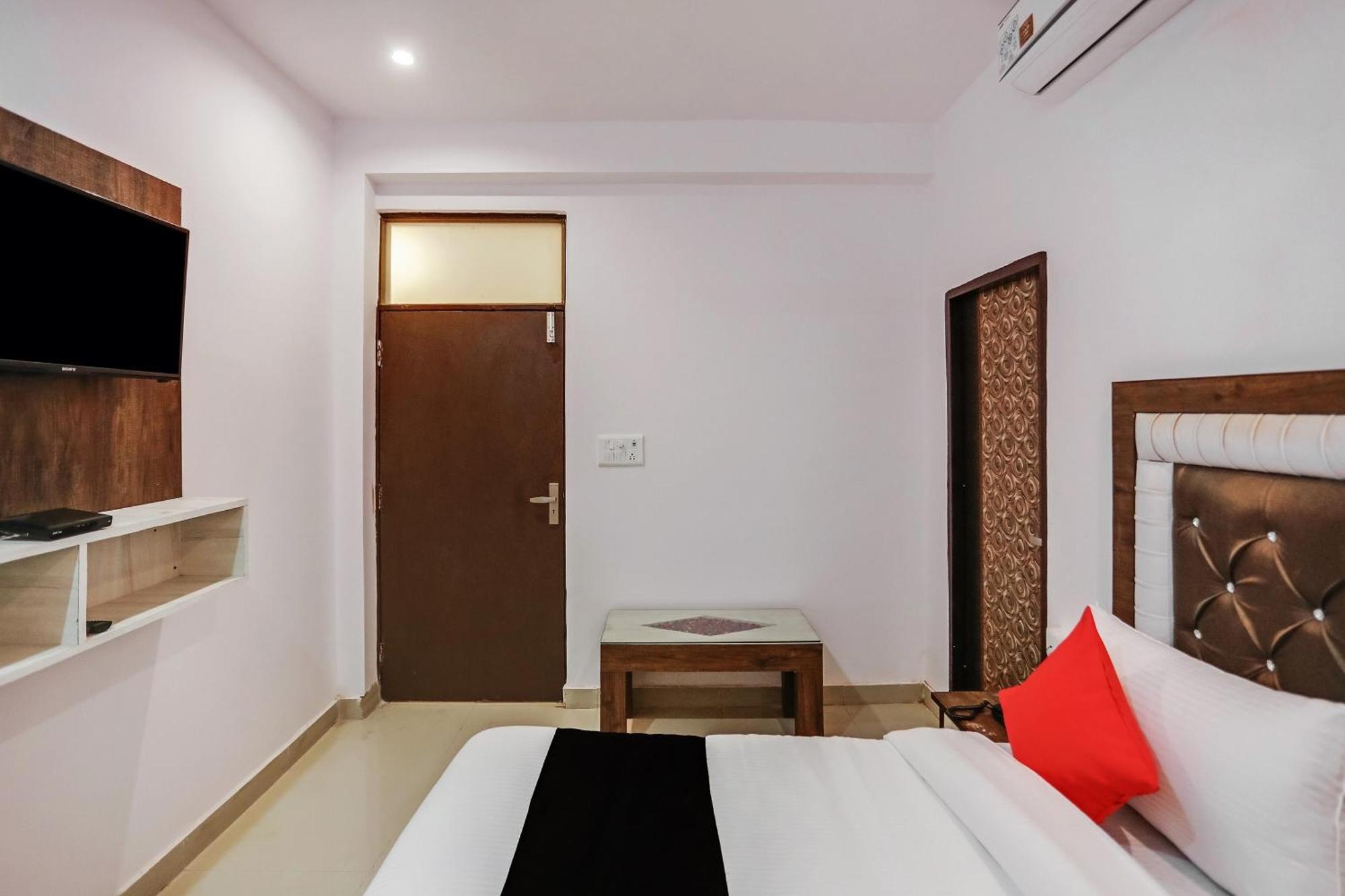 Hotel Capital O 76792 Golden Stone Ghaziabad Exterior foto