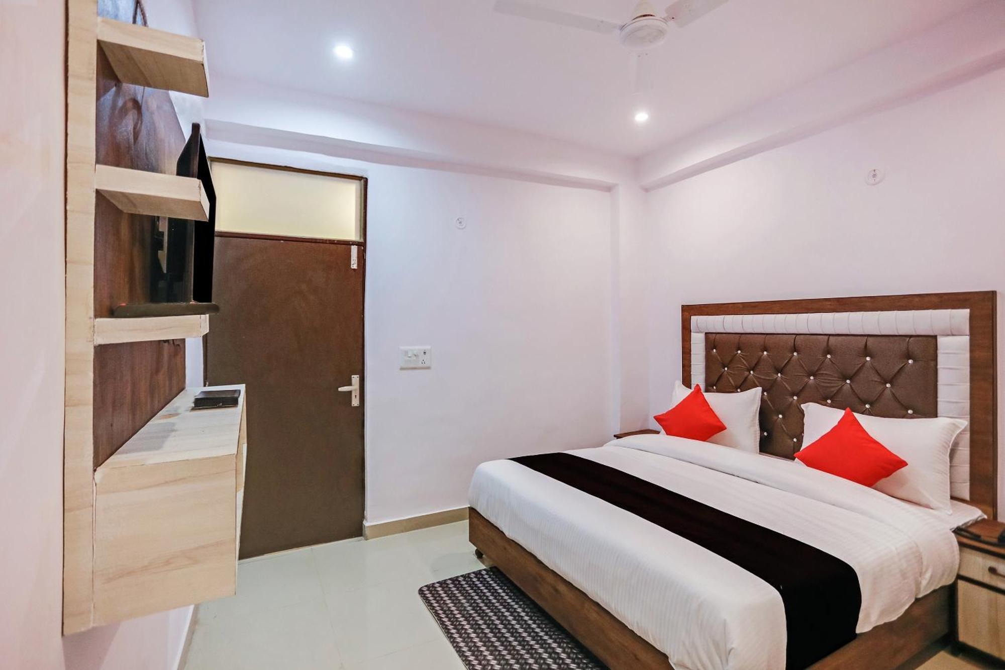 Hotel Capital O 76792 Golden Stone Ghaziabad Exterior foto