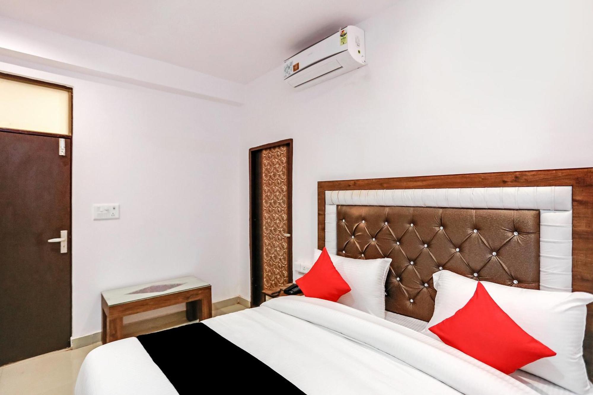 Hotel Capital O 76792 Golden Stone Ghaziabad Exterior foto