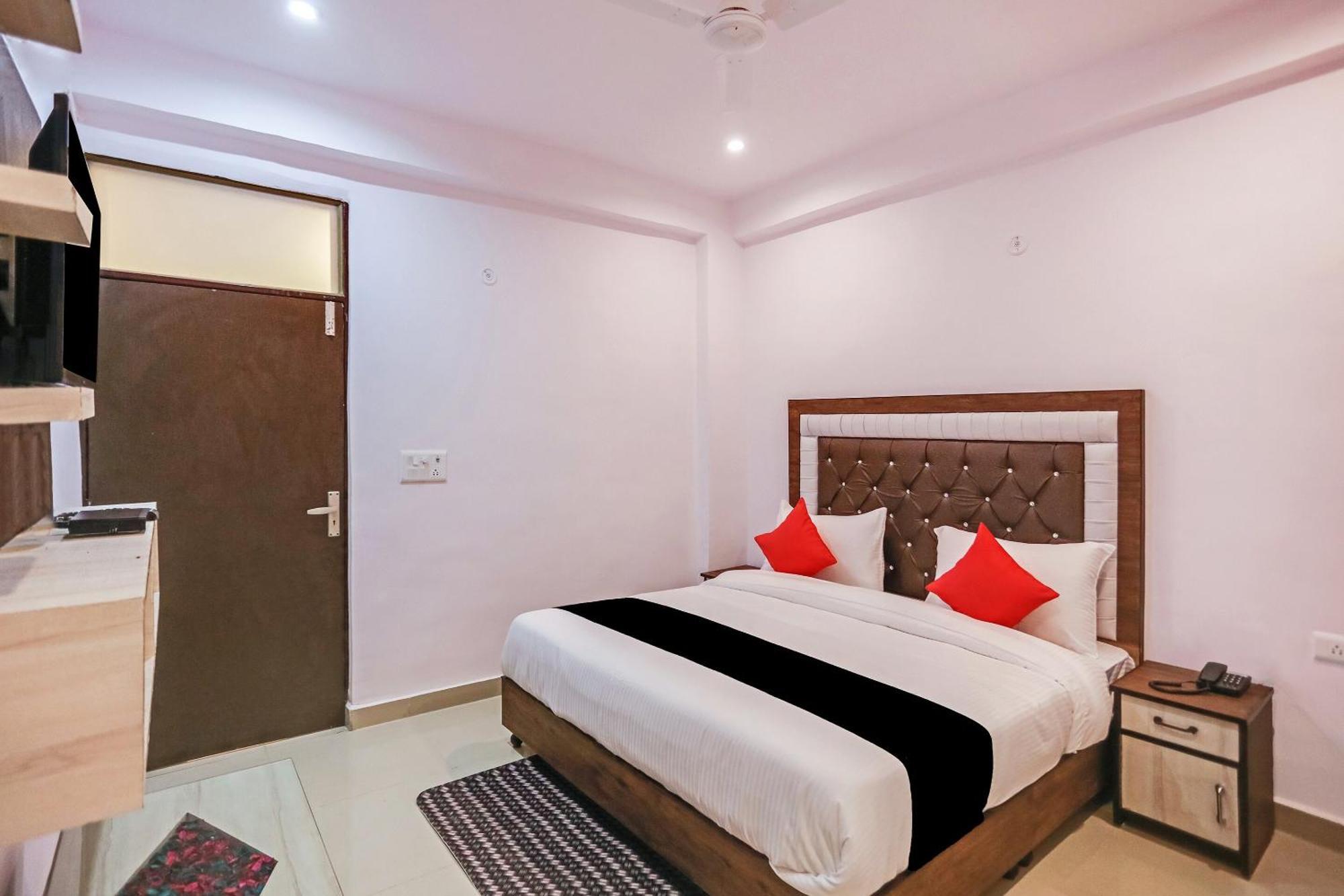 Hotel Capital O 76792 Golden Stone Ghaziabad Exterior foto
